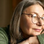 Menopausa: quais os sintomas podem estar relacionados às alterações hormonais?