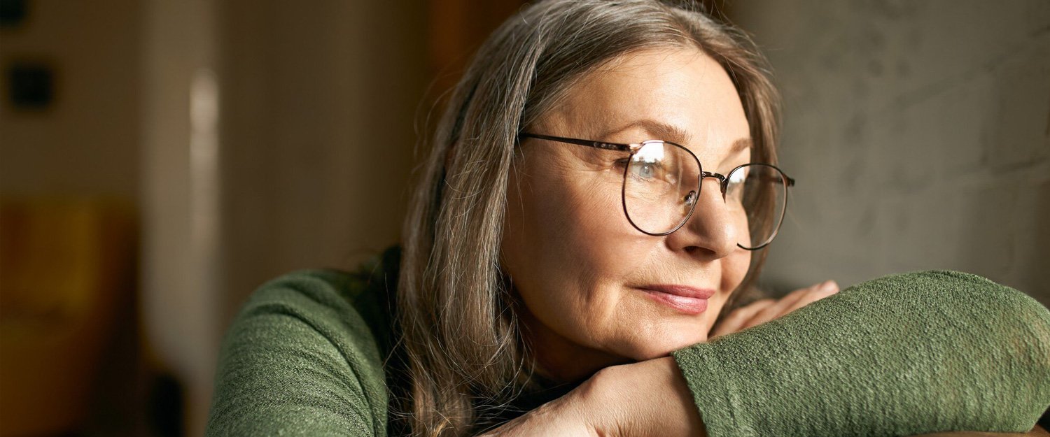 Menopausa: quais os sintomas podem estar relacionados às alterações hormonais?